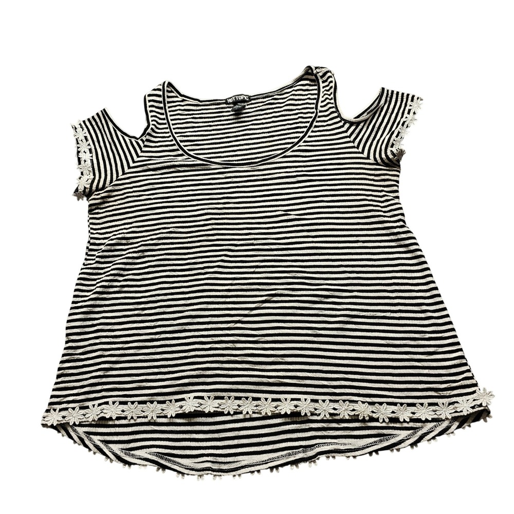 Hot Topic Cold Shoulder Striped Lace Trim Top Womens XL Black White Ribbed Knit